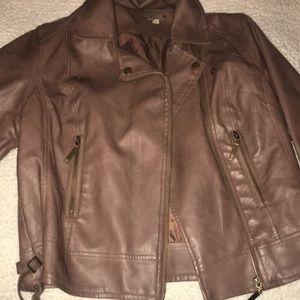 Light tan/brown leather jacket.